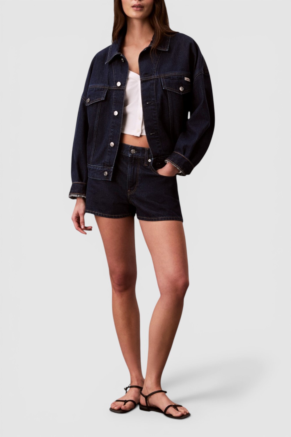 תמונת כל הלוק של ז׳קט ג׳ינס